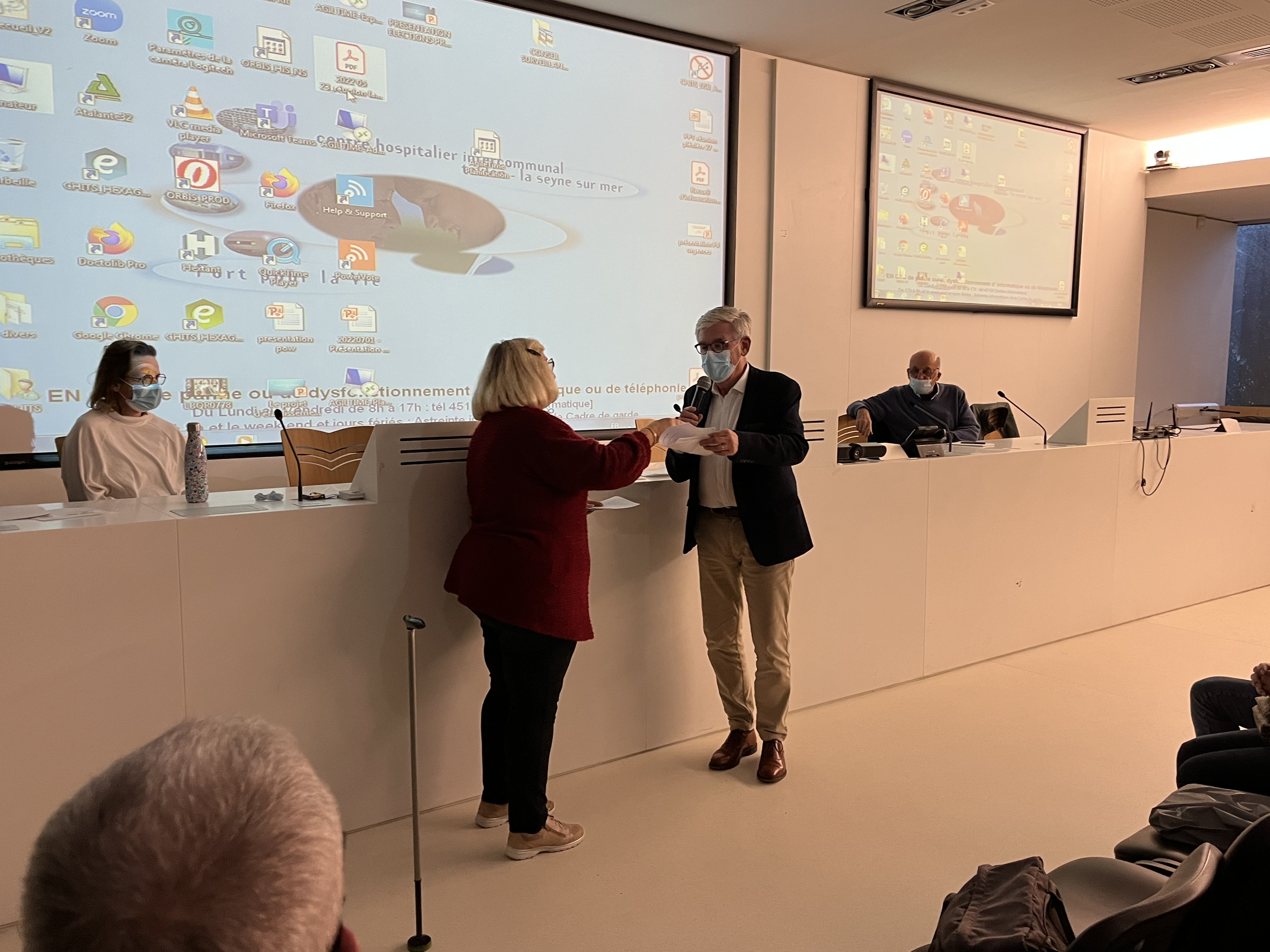 Remise de chèque pour la recherche